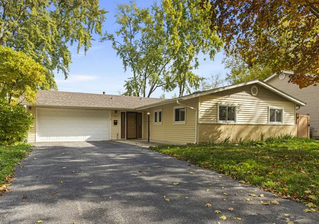 Photo 1 of Single family home for sale at 7101 Edgebrook Ln, Hanover Park, IL 60133 | MLS# 12792838 | Listing updated on 2026-10-30