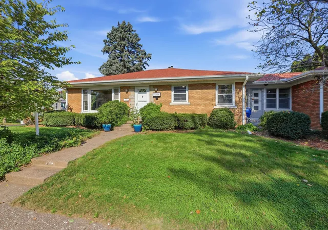 Photo 1 of Single family home for sale at 2304 E High St, Davenport, IA 52803 | MLS# 12792844 | Listing updated on 2026-10-23