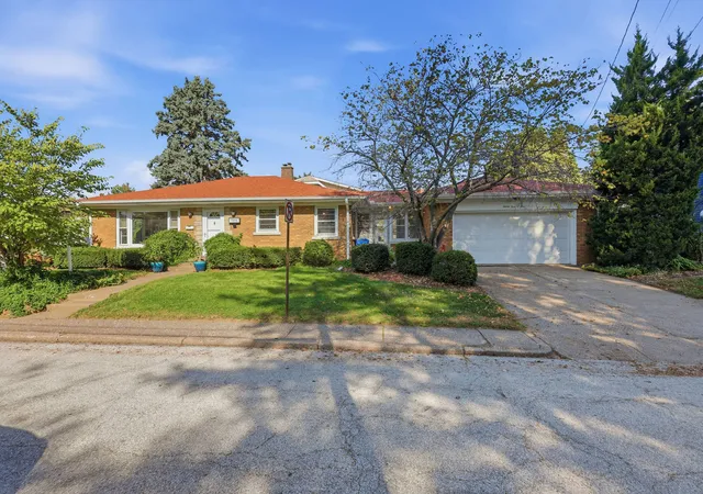 Photo 3 of Single family home for sale at 2304 E High St, Davenport, IA 52803 | MLS# 12792844 | Listing updated on 2026-10-23