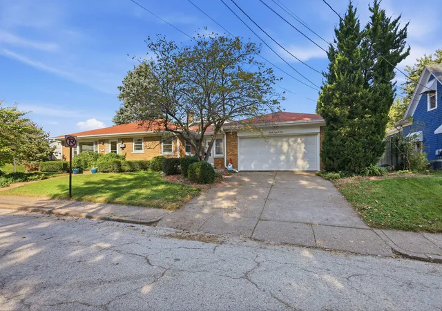 Photo 4 of Single family home for sale at 2304 E High St, Davenport, IA 52803 | MLS# 12792844 | Listing updated on 2026-10-23