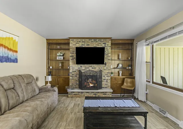 Photo 3 of Single family home for sale at 302 Pleasure Dr, Yorkville, IL 60560 | MLS# 12792845 | Listing updated on 2026-10-23