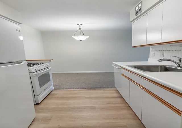 Photo 2 of Condo for sale at 1500 Robin Cir #206, Hoffman Estates, IL 60169 | MLS# 12792854 | Listing updated on 2026-10-23
