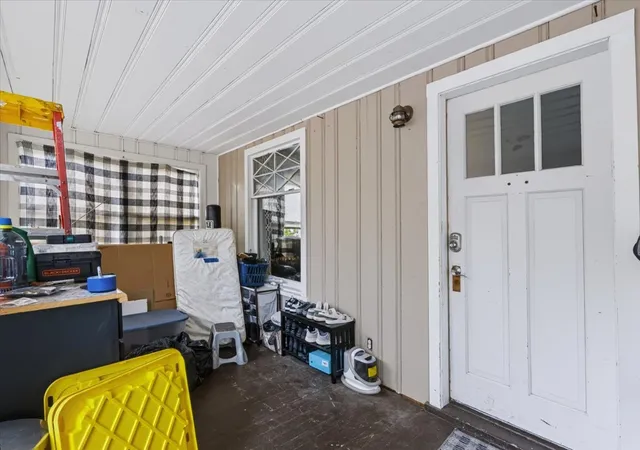 Photo 3 of Single family home for sale at 515 W Jefferson St, Clinton, IL 61727 | MLS# 12792859 | Listing updated on 2026-10-28