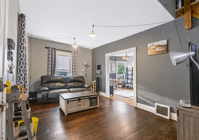 Photo 4 of Single family home for sale at 515 W Jefferson St, Clinton, IL 61727 | MLS# 12792859 | Listing updated on 2026-10-28