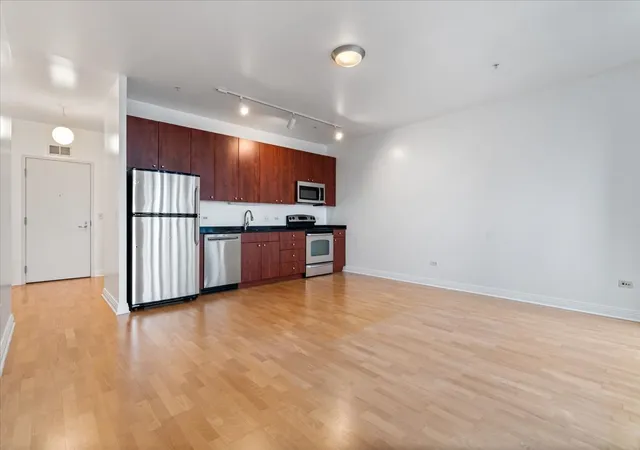 Photo 3 of Condo for sale at 565 W Quincy St #1216, Chicago, IL 60661 | MLS# 12792873 | Listing updated on 2026-10-25