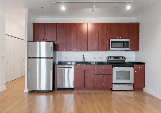 Photo 4 of Condo for sale at 565 W Quincy St #1216, Chicago, IL 60661 | MLS# 12792873 | Listing updated on 2026-10-25