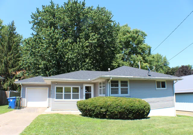 Single family home for sale at 512 18th Avenue, Clinton, IA 52732 | MLS# 12792887