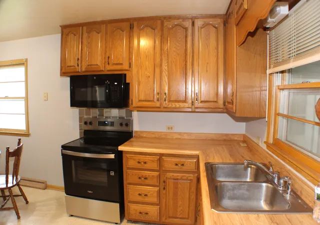 Photo 2 of Single family home for sale at 512 18th Avenue, Clinton, IA 52732 | MLS# 12792887 | Listing updated on 2026-10-28