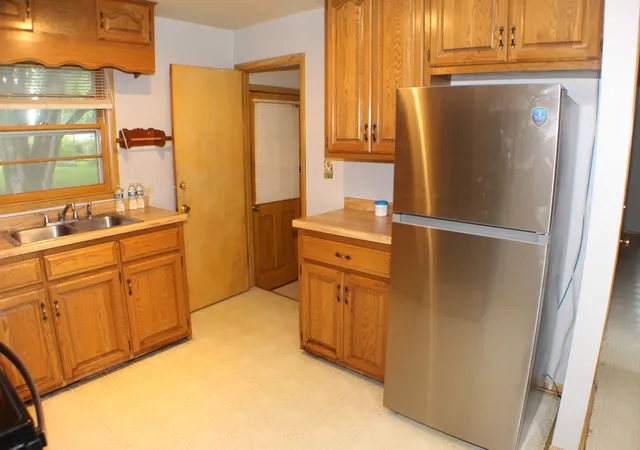 Photo 4 of Single family home for sale at 512 18th Avenue, Clinton, IA 52732 | MLS# 12792887 | Listing updated on 2026-10-28