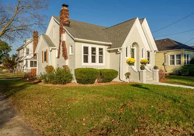 Photo 3 of Single family home for sale at 2204 Grant Ave, Rockford, IL 61103 | MLS# 12792919 | Listing updated on 2026-10-24