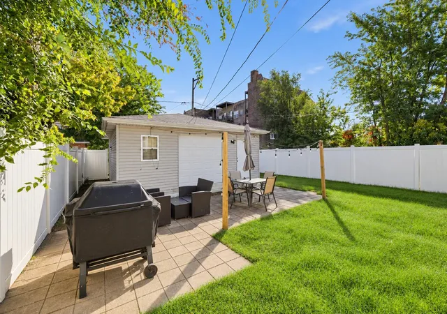 Photo 3 of Single family home for sale at 565 N Ingraham Ave, Calumet City, IL 60409 | MLS# 12792949 | Listing updated on 2026-10-27