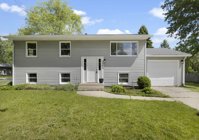 Photo 1 of Single family home for sale at 5008 Valentine Pl, Rockford, IL 61108 | MLS# 12792953 | Listing updated on 2026-10-29
