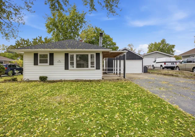 Photo 1 of Single family home for sale at 1014 Chippewa St, Carpentersville, IL 60110 | MLS# 12792954 | Listing updated on 2026-10-30