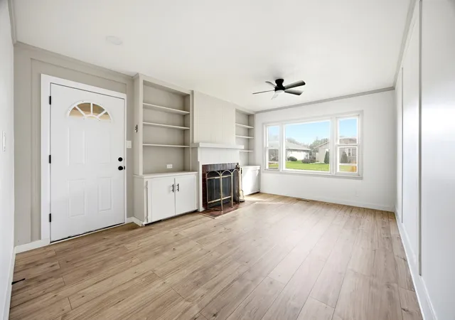 Photo 3 of Single family home for sale at 1014 Chippewa St, Carpentersville, IL 60110 | MLS# 12792954 | Listing updated on 2026-10-30