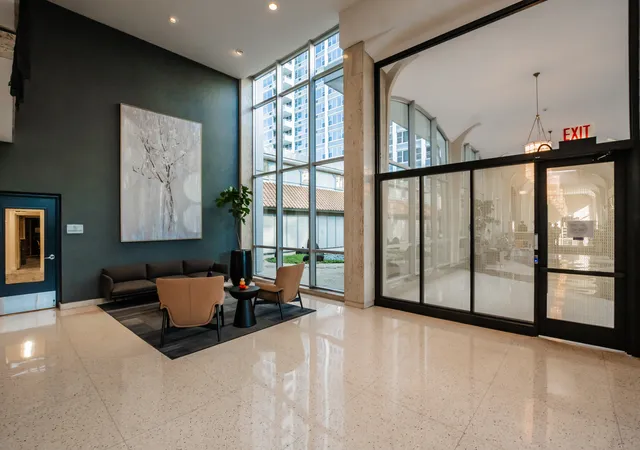 Listing Photo 1 - Condo for sale in building located at 4250 N Marine Dr, Chicago, IL 60613 - Unit #1412