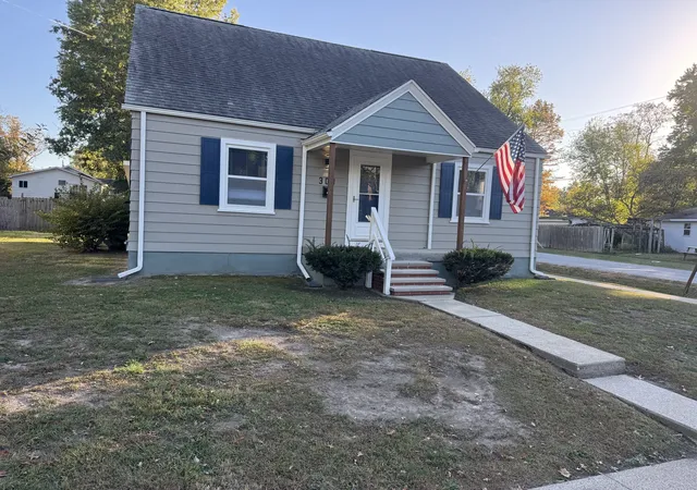 Photo 1 of Single family home for sale at 308 Mitchell St W, Benton, IL 62812 | MLS# 12792971 | Listing updated on 2026-10-27