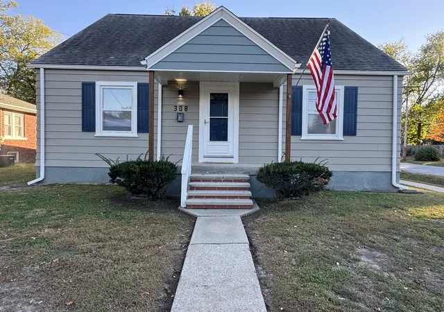 Photo 4 of Single family home for sale at 308 Mitchell St W, Benton, IL 62812 | MLS# 12792971 | Listing updated on 2026-10-27