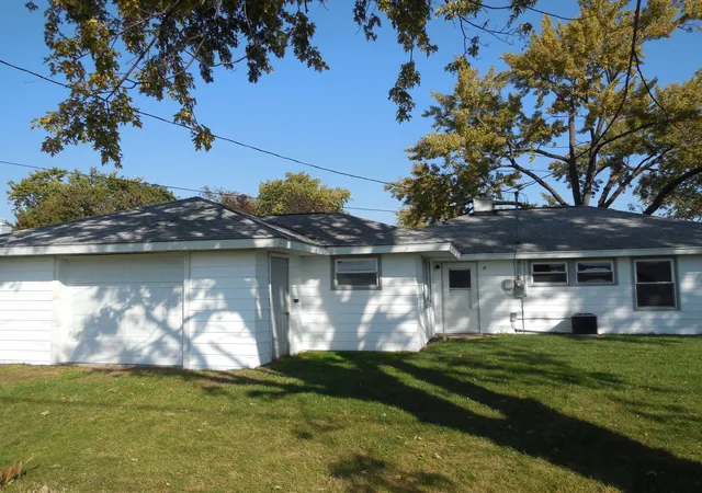 Photo 4 of Single family home for sale at 501 W 20th Street, Rock Falls, IL 61071 | MLS# 12792972 | Listing updated on 2026-10-26