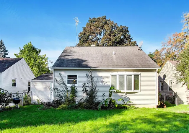 Photo 2 of Single family home for sale at 225 S Aldine Ave, Elgin, IL 60123 | MLS# 12792974 | Listing updated on 2026-10-28