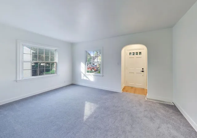 Photo 4 of Single family home for sale at 225 S Aldine Ave, Elgin, IL 60123 | MLS# 12792974 | Listing updated on 2026-10-28