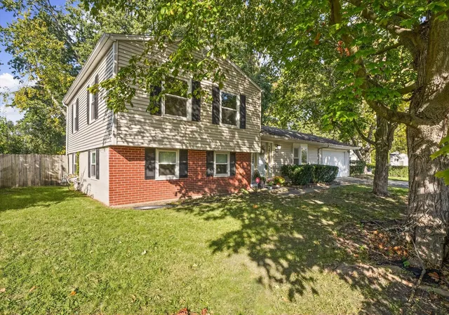 Photo 2 of Single family home for sale at 1513 Kenwood Rd, Champaign, IL 61821 | MLS# 12792992 | Listing updated on 2026-10-27