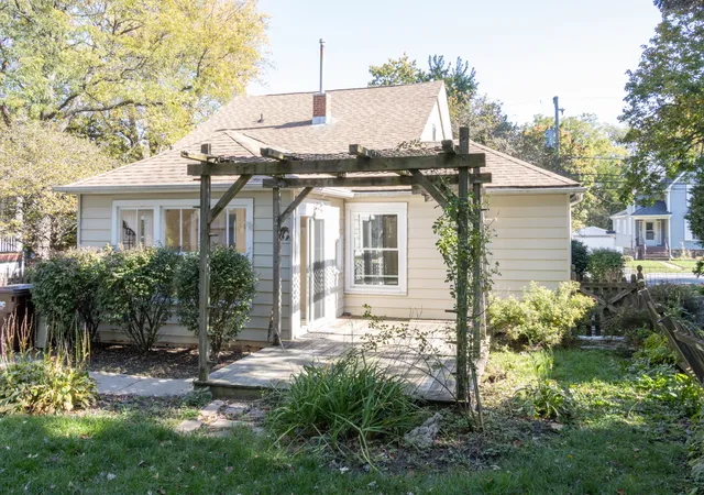 Photo 1 of Single family home for sale at 629 N Madison St, Woodstock, IL 60098 | MLS# 12792996 | Listing updated on 2026-10-24