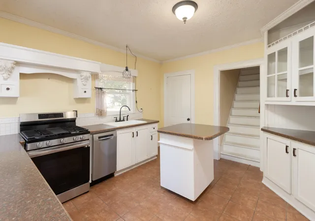 Photo 2 of Single family home for sale at 629 N Madison St, Woodstock, IL 60098 | MLS# 12792996 | Listing updated on 2026-10-24