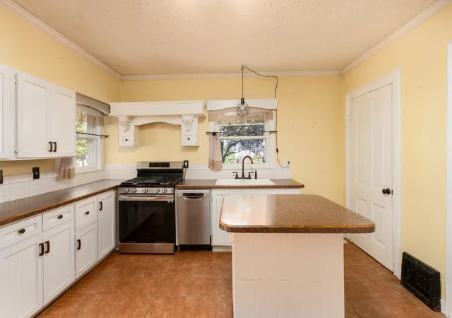 Photo 3 of Single family home for sale at 629 N Madison St, Woodstock, IL 60098 | MLS# 12792996 | Listing updated on 2026-10-24
