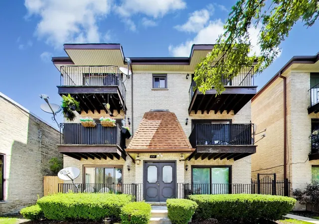 Photo 1 of Condo for sale at 4545 N Milwaukee Ave #6D, Chicago, IL 60630 | MLS# 12792997 | Listing updated on 2026-10-27