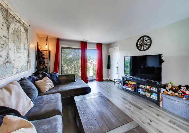 Photo 2 of Condo for sale at 4545 N Milwaukee Ave #6D, Chicago, IL 60630 | MLS# 12792997 | Listing updated on 2026-10-27