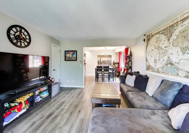 Listing Photo 4 - Condo for sale in building located at 4545 N Milwaukee Ave, Chicago, IL 60630 - Unit #6D