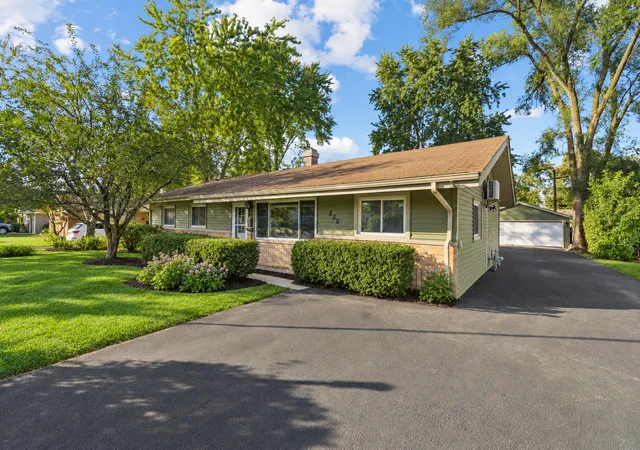 Single family home for sale at 530 Maywood Ln, Hoffman Estates, IL 60169 | MLS# 12793003
