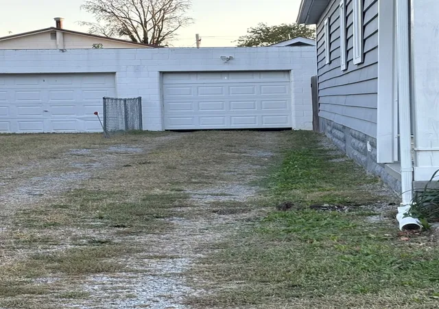 Photo 2 of Single family home for sale at 526 E Smith St, Benton, IL 62812 | MLS# 12793018 | Listing updated on 2026-10-27
