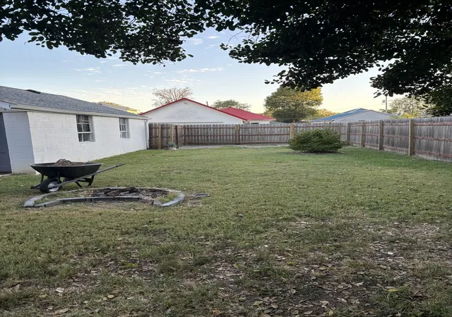Photo 3 of Single family home for sale at 526 E Smith St, Benton, IL 62812 | MLS# 12793018 | Listing updated on 2026-10-27