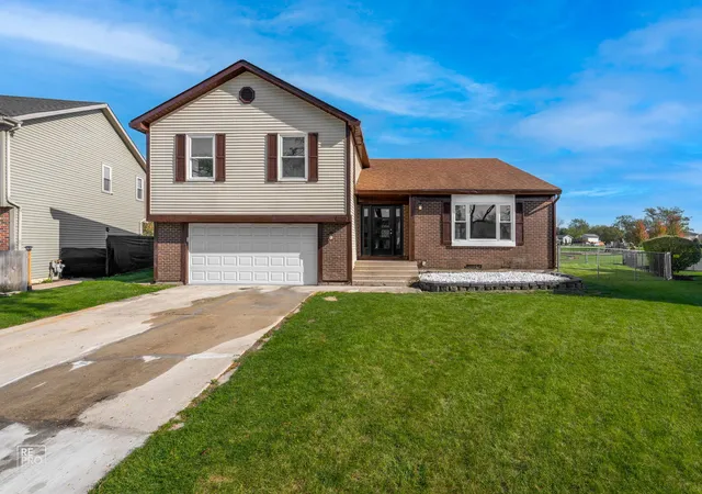 Single family home for sale at 20249 Pepperwood Ct, Frankfort, IL 60423 | MLS# 12793027