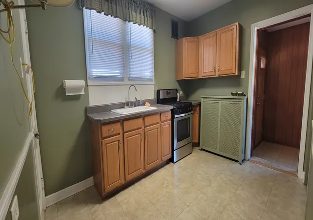 Photo 4 of Sale Pending at 7940 W Oakleaf Ave, Elmwood Park, IL 60707 | MLS# 12793034 | Listing updated on 2026-10-25