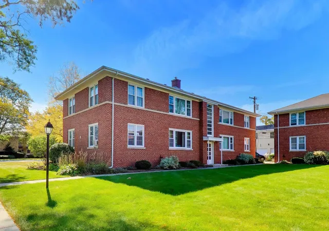 Photo 1 of Condo for sale at 4 N Home Ave #1W, Park Ridge, IL 60068 | MLS# 12793039 | Listing updated on 2026-10-28