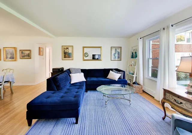 Listing Photo 4 - Condo for sale in building located at 4 N Home Ave, Park Ridge, IL 60068 - Unit #1W