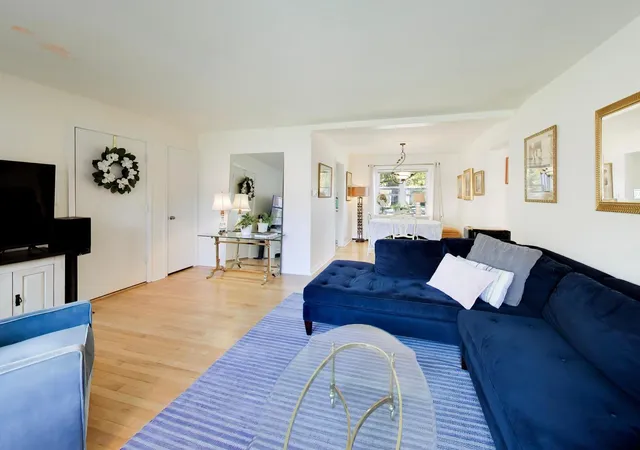 Listing Photo 5 - Condo for sale in building located at 4 N Home Ave, Park Ridge, IL 60068 - Unit #1W