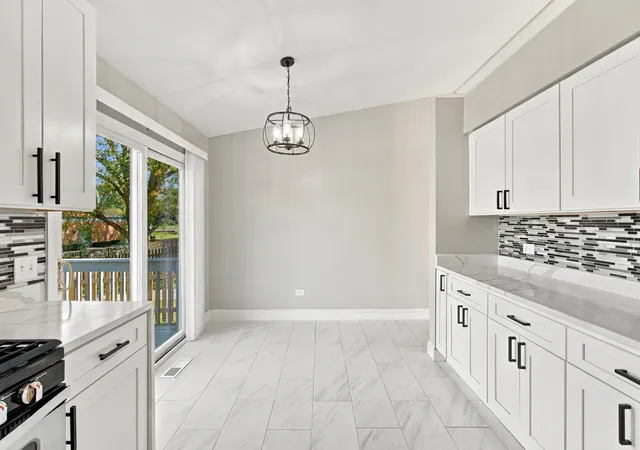 Photo 4 of Single family home for sale at 204 W Hawthorne Blvd, Mundelein, IL 60060 | MLS# 12793049 | Listing updated on 2026-10-29