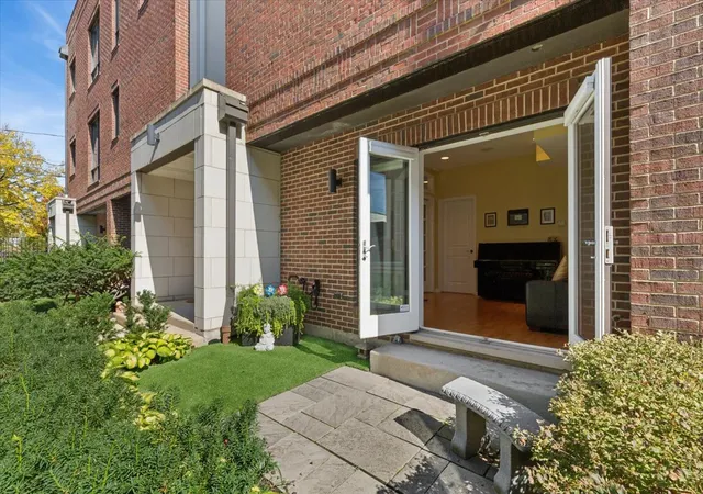Photo 3 of Townhouse for sale at 1742 W Diversey Pkwy #3, Chicago, IL 60614 | MLS# 12793076 | Listing updated on 2026-10-23