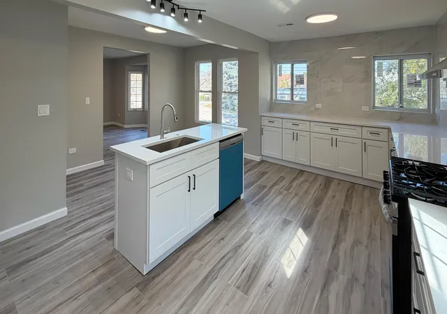 Photo 3 of Single family home for sale at 325 E Lake Shore Dr, Round Lake Park, IL 60073 | MLS# 12793077 | Listing updated on 2026-10-29