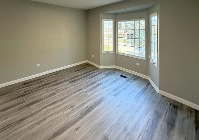 Photo 4 of Single family home for sale at 325 E Lake Shore Dr, Round Lake Park, IL 60073 | MLS# 12793077 | Listing updated on 2026-10-29