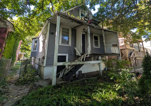 Photo 1 of Single family home for sale at 7829 S Marquette Ave, Chicago, IL 60649 | MLS# 12793089 | Listing updated on 2026-10-29