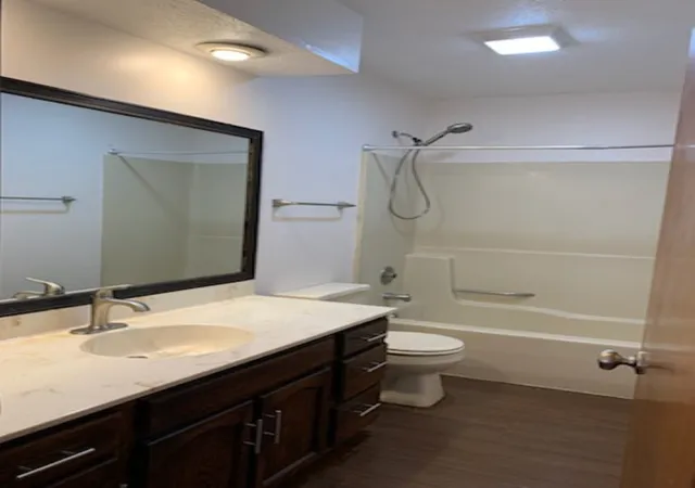Photo 9 of Multi family home for sale at 5426 Midvale Dr, Rockford, IL 61108 | MLS# 12793091 | Listing updated on 2026-10-28
