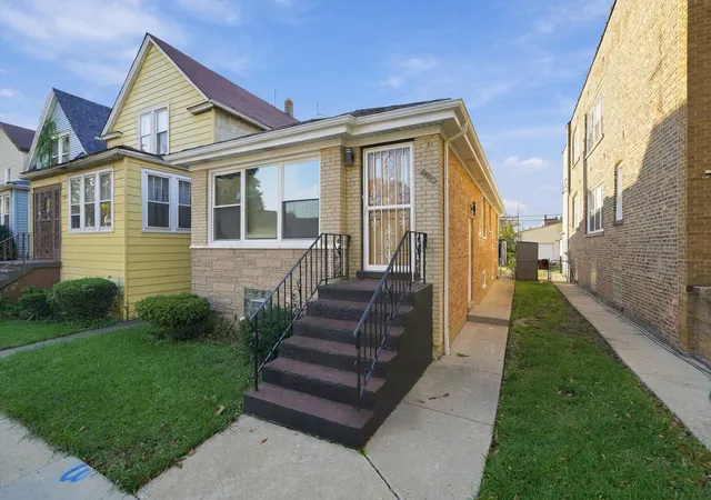 Photo 1 of Single family home for sale at 5439 W Congress Pkwy, Chicago, IL 60644 | MLS# 12793100 | Listing updated on 2026-10-27