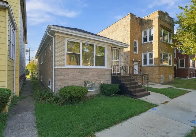 Photo 2 of Single family home for sale at 5439 W Congress Pkwy, Chicago, IL 60644 | MLS# 12793100 | Listing updated on 2026-10-27