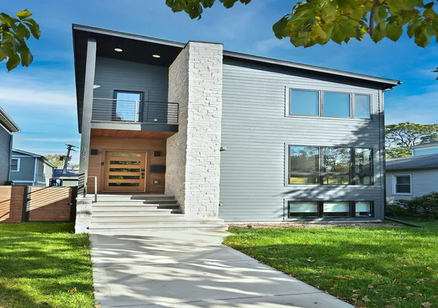 Photo 2 of Single family home for sale at 1823 Greenwood St, Evanston, IL 60201 | MLS# 12793106 | Listing updated on 2026-10-27