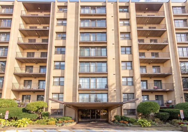 Listing Photo 1 - Condo for sale in building located at 4601 W Touhy Ave, Lincolnwood, IL 60712 - Unit #506