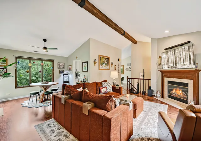Photo 4 of Condo for sale at 1128 Foxtail Ct #1128, Darien, IL 60561 | MLS# 12793123 | Listing updated on 2026-10-29